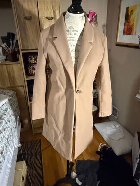 Classic Women's Single-Button Camel Coat - XS